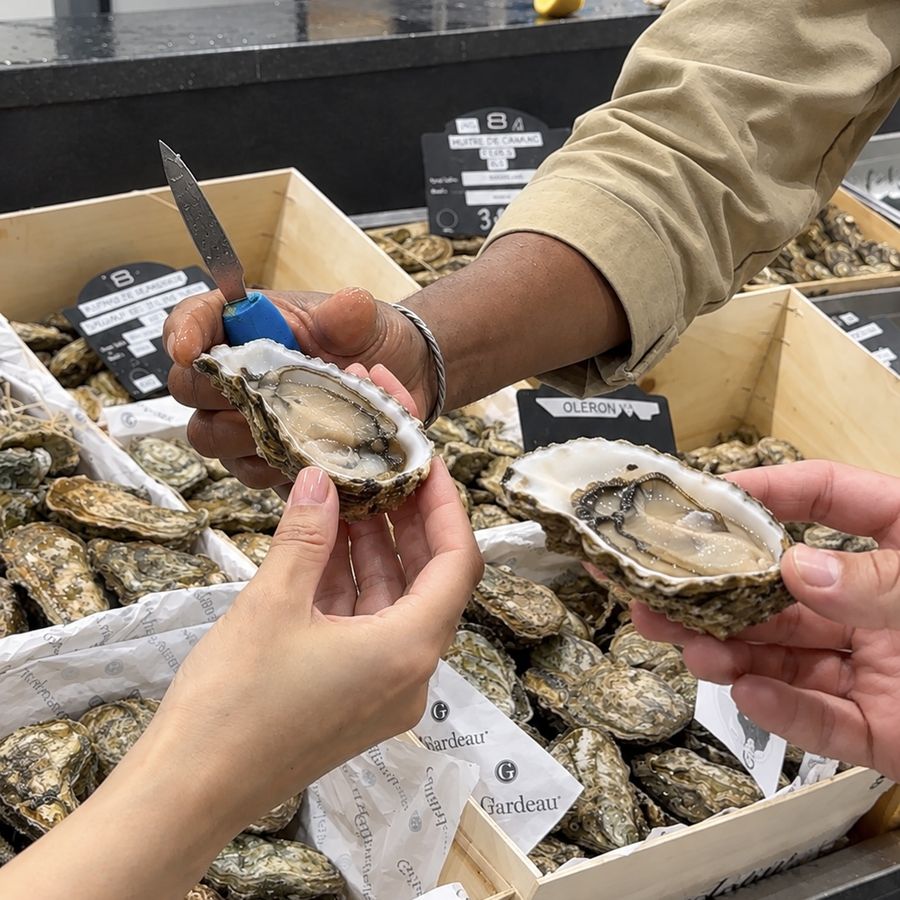 Freshly opened oysters at a Paris oyster stall
